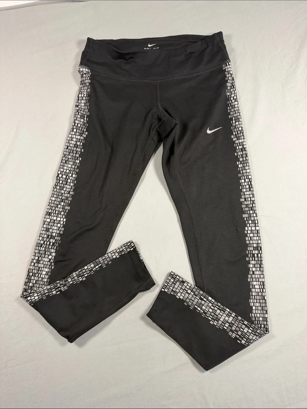 Nike Black dry fit Women’s Leggings with White Side  reflective Mosaic Print.